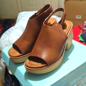 Women's Cognac wedges